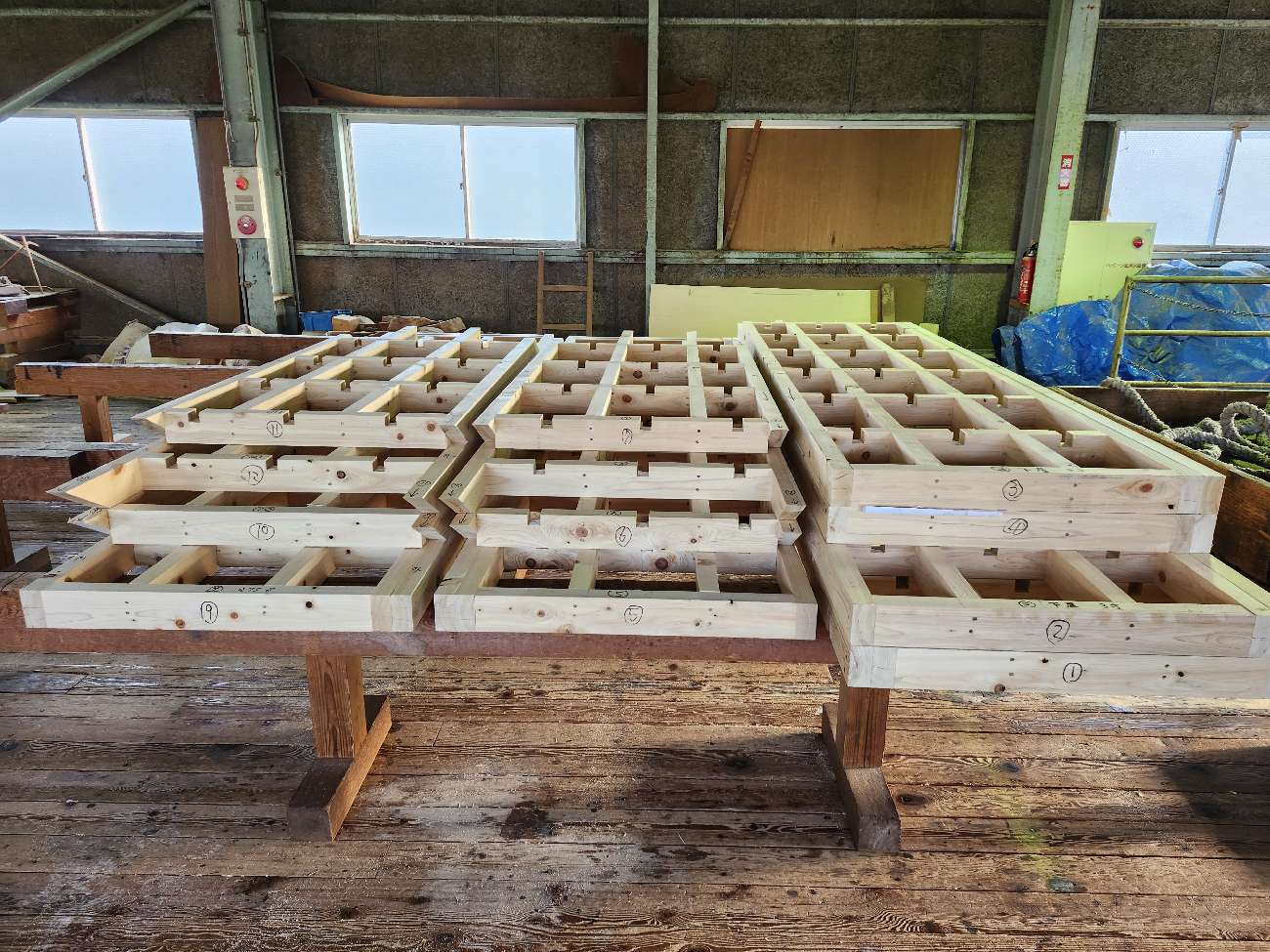 土台敷が完了した現場全体の様子