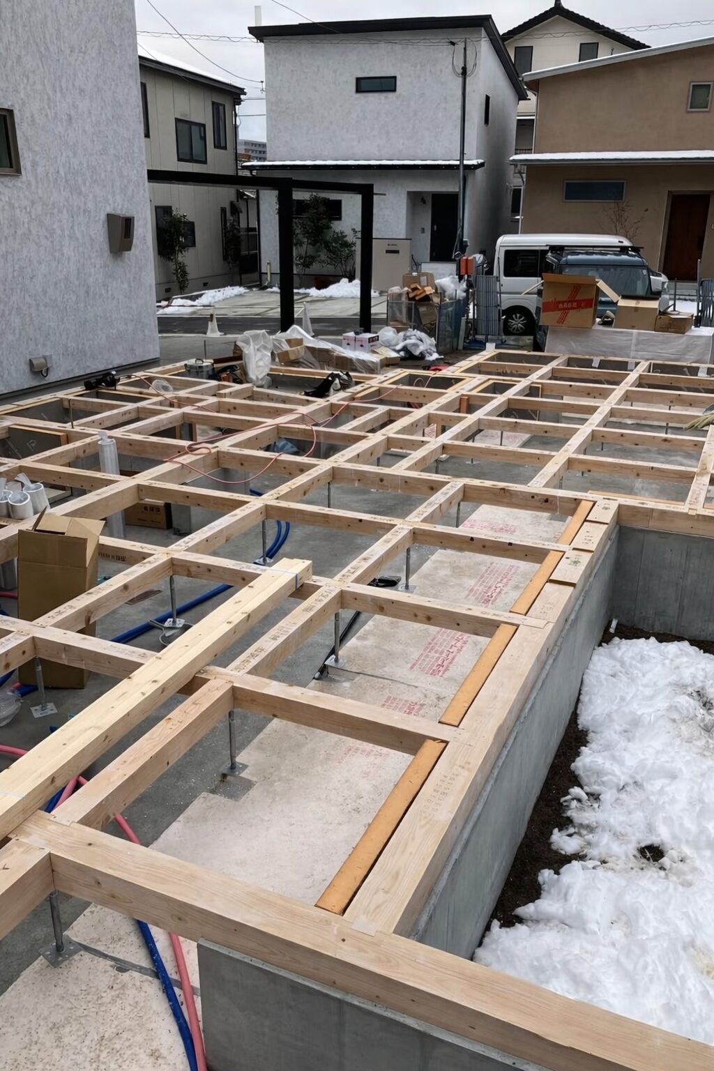 現場で土台敷が完了した様子